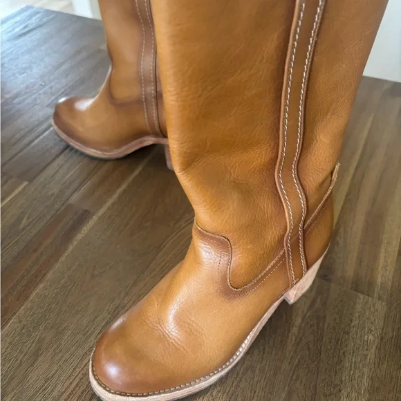 Chic Tan Heeled Boots - Picture 5 of 7